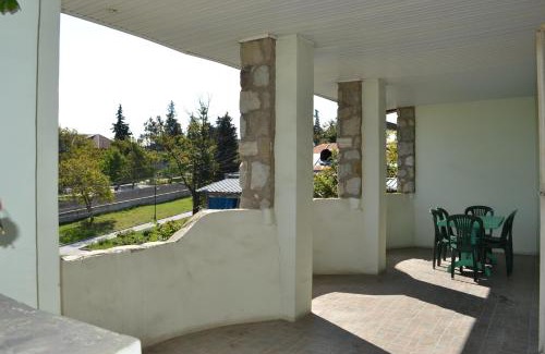 Telavi Villa | Royal Telavi: Guest Rated 10/10 with Oceanfront Pool