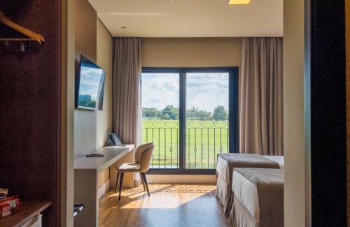 Holambra Hotel | Elegant Royal Tulip Holambra: 5-Star Stay with Ocean Views