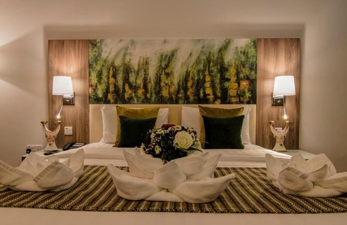 Ras Al Khaimah Hotel | Experience Comfort at Royal View Hotel with Pool & Breakfast