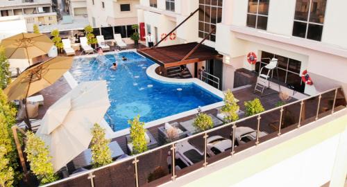 Ras Al Khaimah Hotel | Experience Comfort at Royal View Hotel with Pool & Breakfast