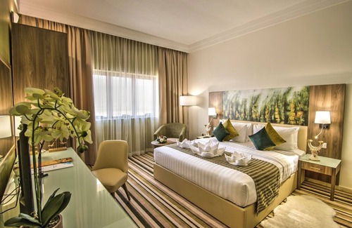 Ras Al Khaimah Hotel | Royal View Hotel: Family-Friendly Stays with Pool & Dining