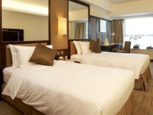 Ting Kau Resort | Elegant Royal View Hotel with Oceanfront Pool Access