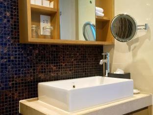 Ting Kau Resort | Elegant Royal View Hotel with Oceanfront Pool Access