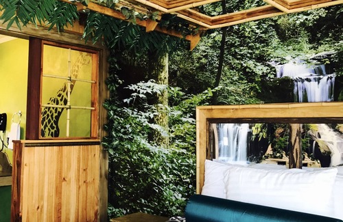 Montebello Hotel | Cozy Royala Inn: Family-Friendly Stay with Breakfast Included