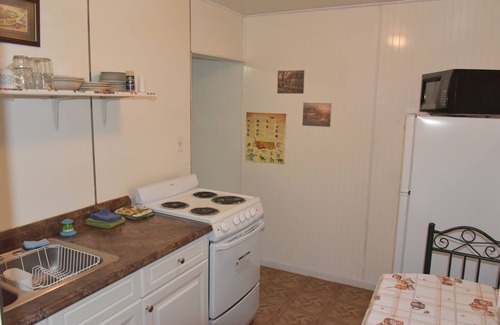 Malta Hotel | Family-Friendly Royals Inn Motel with Kitchen & Breakfast