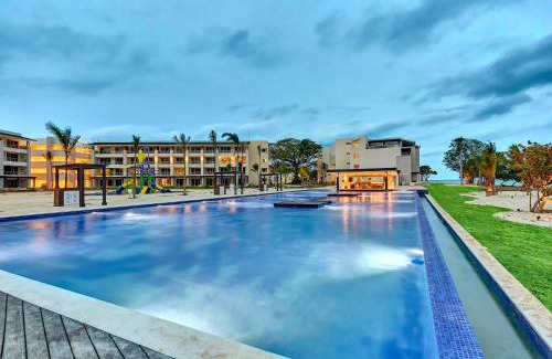Orange Bay Resort | Relax at Hideaway Royalton Negril - Adults Only All-Inclusive