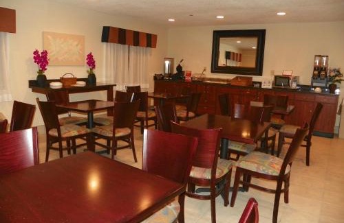 Upper Sandusky Hotel | Discover Royalton Inn & Suites: Family-Friendly Retreat