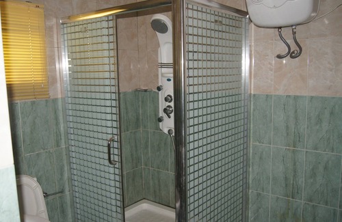 Lagos Hotel | Family-Friendly Royalview Hotel with Pool and Spa Amenities
