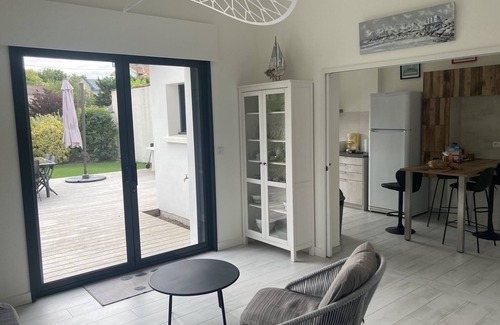 Pontaillac House | Royan Retreat: Oceanfront Villa Near Nice's Sandy Beach