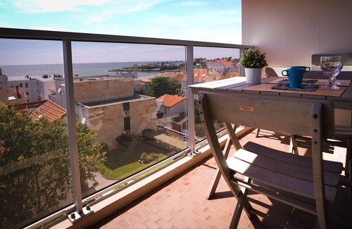 Pontaillac Apartment | Oceanfront Residence with Stunning Sea View, Near the Beach