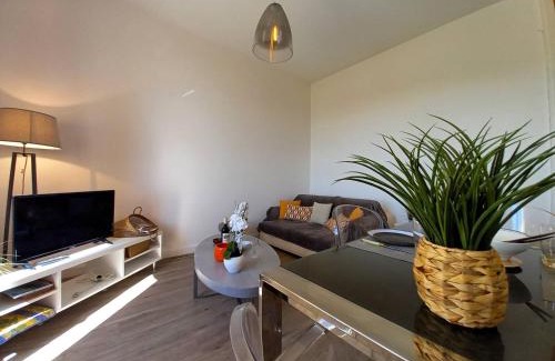 Pontaillac Apartment | Experience a Magical View at Résidence du Golf in Royan