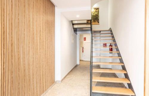 Jaen Apartment | Top-Rated Royar Apartamentos: Family-Friendly Retreat