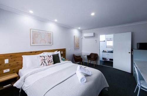 West Tamworth Hotel | Pet-Friendly Roydons Motor Inn with Oceanfront Views