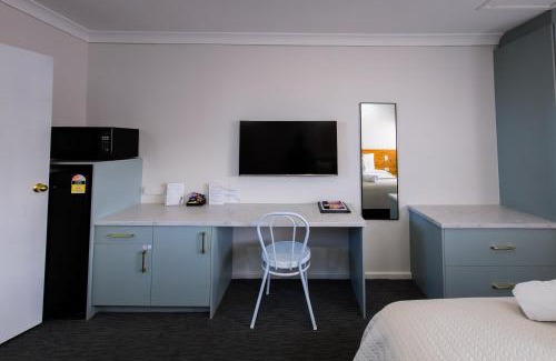 West Tamworth Hotel | Pet-Friendly Roydons Motor Inn with Oceanfront Views