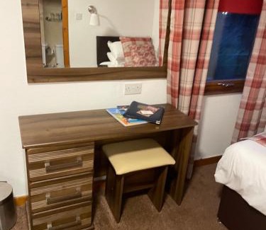 Inverness House | Inviting Royston Guest House in Inverness with Pool & Breakfast