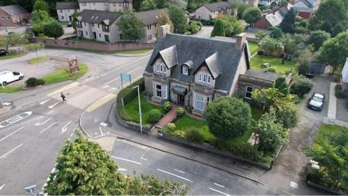 Inverness House | Inviting Royston Guest House in Inverness with Pool & Breakfast