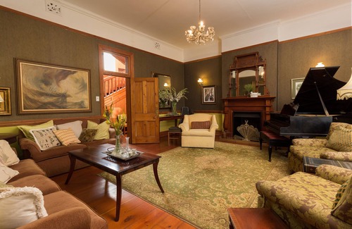 Port Shepstone Bed & Breakfast | Cozy Royston Hall Guesthouse with Pool & Restaurant