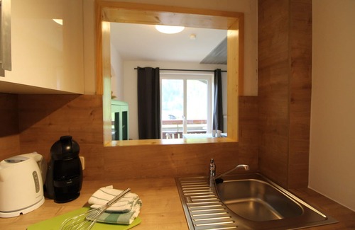 Bach Apartment | Family-Friendly RoZa Apartment with Mountain View & Spa