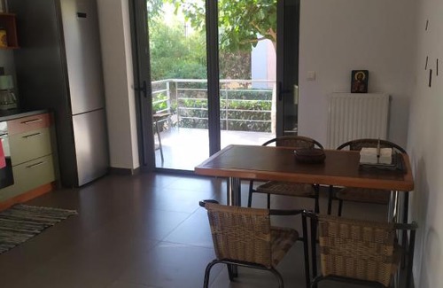 Porto Rafti House | Exceptional Roza House: Family-Friendly Retreat Awaits