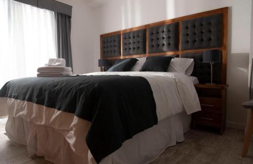 Ezeiza Apartment | Family-Friendly Rozas Apart with Oceanfront Pool Views