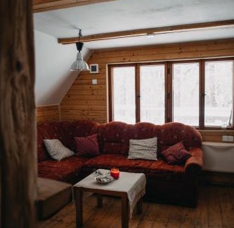 Potec Ski Chalet | Cozy Chatka Azzy: Enjoy Nature with Pet & Child-Friendly Stay