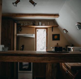 Potec Ski Chalet | Cozy Chatka Azzy: Enjoy Nature with Pet & Child-Friendly Stay