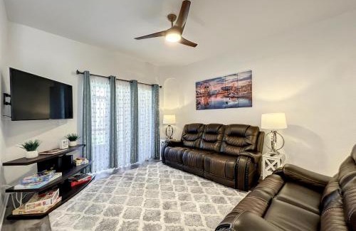 Regal Palms Apartment | Modern Home with Pool | Child Friendly & Sleeps 10