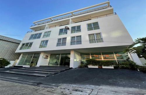 Khlong Toei Hotel | Comfortable Stay at RoomQuest Bangkok Sukhumvit 50