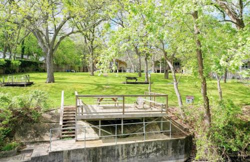 New Braunfels House | Pet-Friendly Bluebonnet Cabin: Guest Rated 10/10 Experience