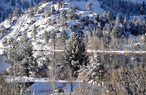 June Lake Apartment | Rr-interlaken 08: Family-Friendly Retreat with Hot Tub