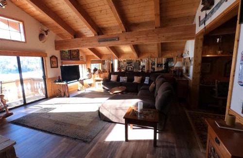 June Lake Apartment | Rr-Interlaken 16: Family-Friendly Retreat with Hot Tub