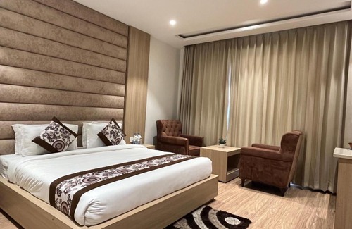 Amritsar Hotel | Family-Friendly RRV Hotel: 4-Star Comfort with Dining