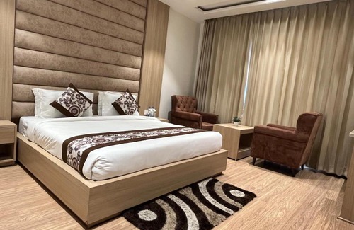Amritsar Hotel | Family-Friendly RRV Hotel: 4-Star Comfort with Dining