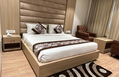 Amritsar Hotel | Family-Friendly RRV Hotel: 4-Star Comfort with Dining