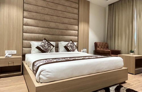 Amritsar Hotel | Family-Friendly RRV Hotel: 4-Star Comfort with Dining