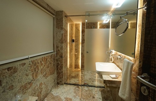 Akola Hotel | RS Exclusive: Fine Dine & Family-Friendly Amenities