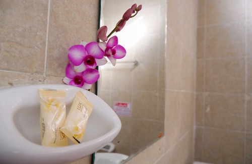 Nai Mueang Hotel | Ruan Aiyara: Family-Friendly Haven with Kitchen Access