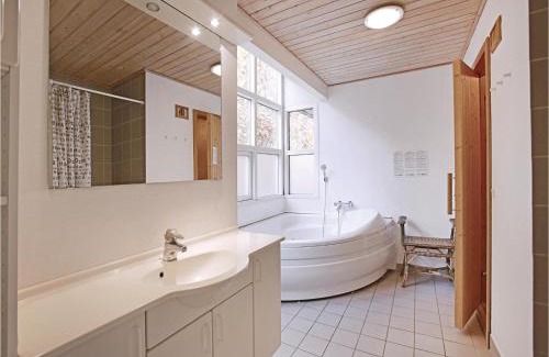 Hasle House | Discover Rubinsøen Skovhuse: Family and Pet-Friendly Retreat