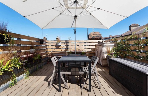 Askew House | Discover Rubix Cube Mews with Spa and Family Amenities