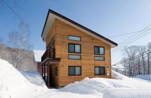 Hirafu Ski Chalet | Ruby Chalet: Guest Rated 10/10 with Family-Friendly Perks