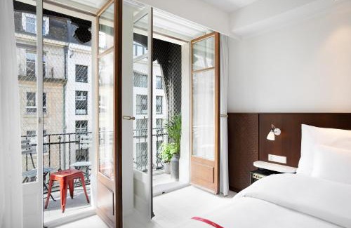 Geneva Old Town Hotel | Discover Ruby Claire Hotel Geneva: Family-Friendly Retreat