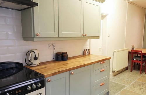 Penrith House | Ruby Cottage is a boutique retreat in Penrith, just steps from shops, pubs and restaurants, and moments from the Lake District. With stylish comfort and a private patio, it’s the perfect base for romantic escapes or small group adventures.