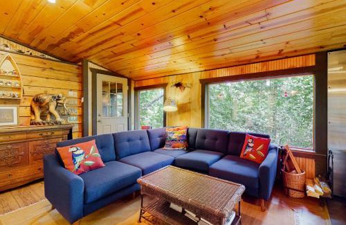Port Orchard House | Discover Ruby Creek Retreat: Pet-Friendly with Hot Tub