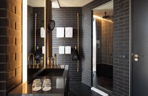 Amsterdam East Hotel | Discover Ruby Emma Hotel Amsterdam: Eco-Friendly Comfort