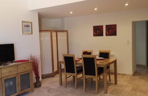 Sainte-Eulalie Apartment | Charming Ruby Gîte: Family-Friendly Retreat Near Carcassonne