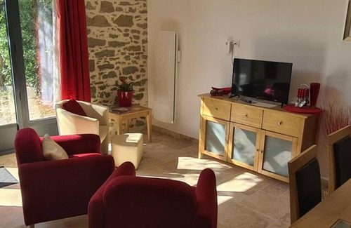Sainte-Eulalie Apartment | Charming Ruby Gîte: Family-Friendly Retreat Near Carcassonne