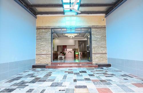 Tan Uyen Town Hotel | Top-Rated Ruby Hotel in Tân Uyên, Bình Dương with Breakfast