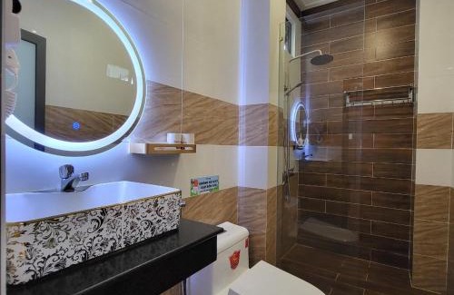 Vinh Long Hotel | Explore RUBY HOTEL Vĩnh Long: Top-Rated with Ocean Views