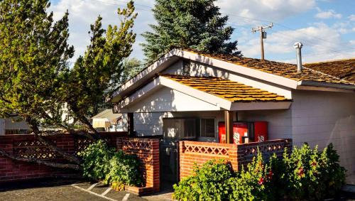 Bridgeport Hotel | Guest-Focused Ruby Inn Bridgeport: Pet-Friendly Retreat