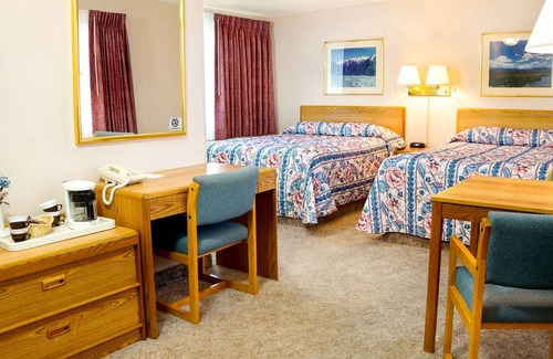 Bridgeport Hotel | Discover Ruby Inn: Family-Friendly Stay with Pool & Spa